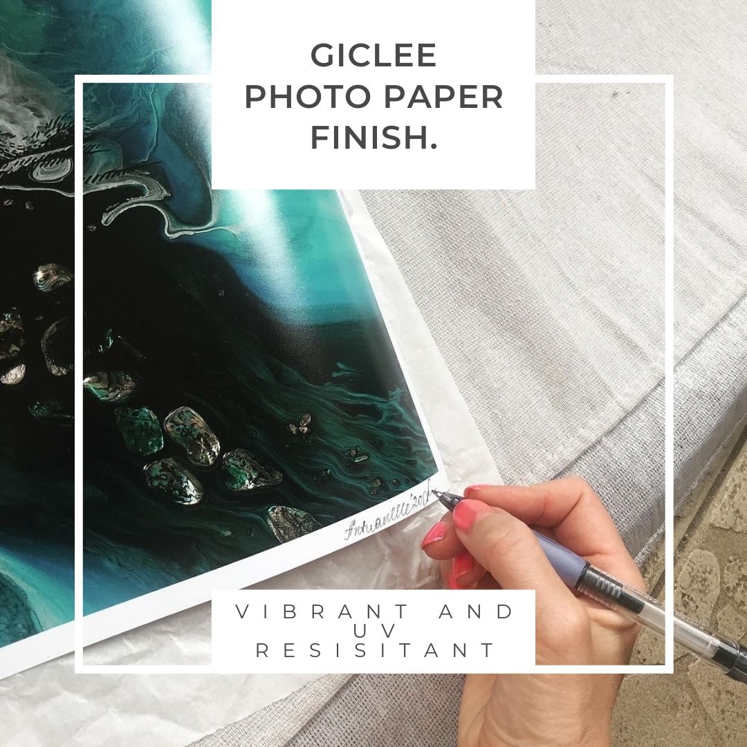 Mosman wave. Round Seascape. Round Perspex Print