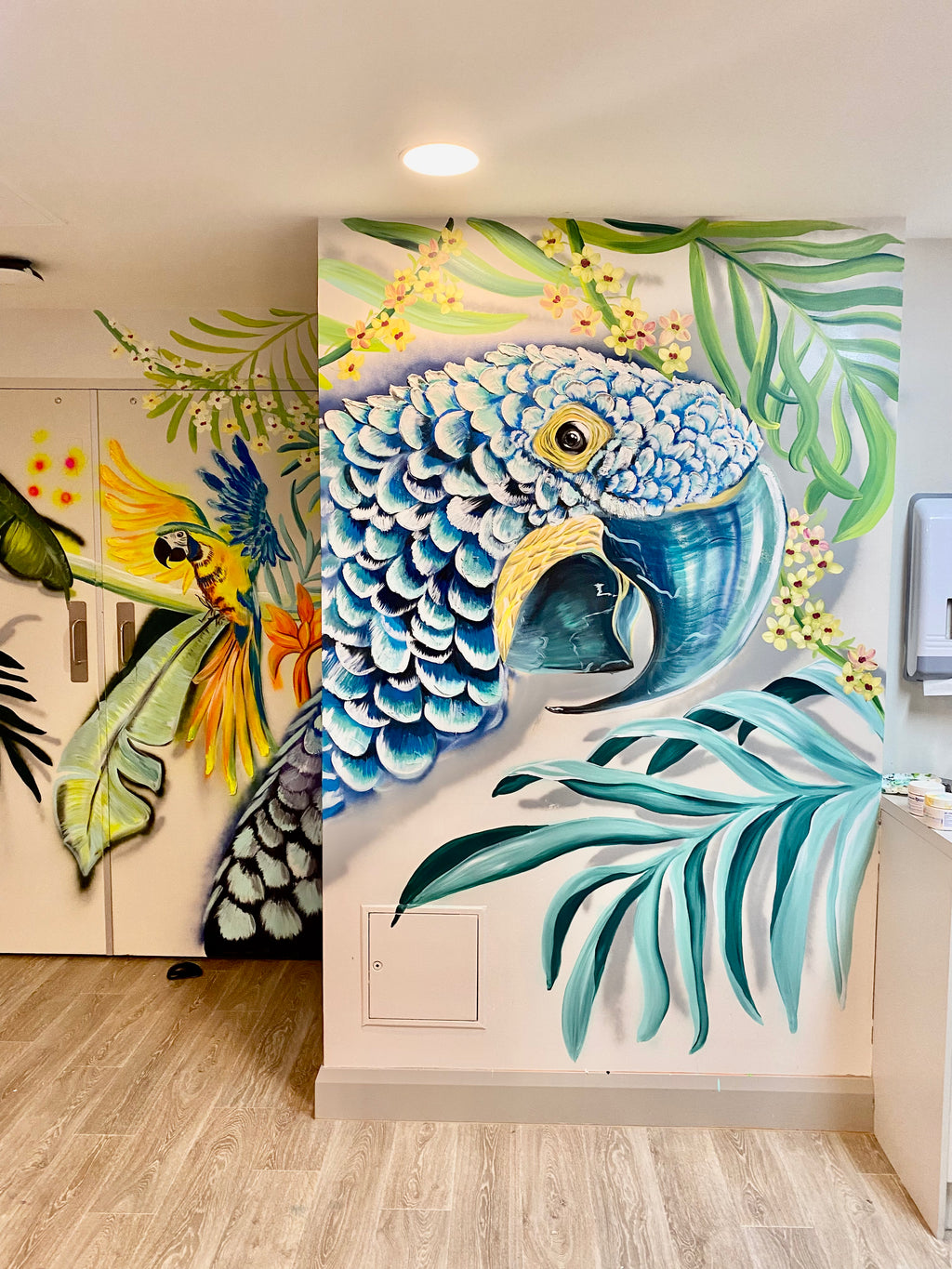 TROPICAL Mural BLUE MACAU PARROT  with texture elements